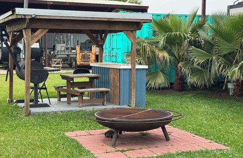 Port Lavaca House | Bunk House RV-bedroom RV in fantastic Port O'Connor TX with AC