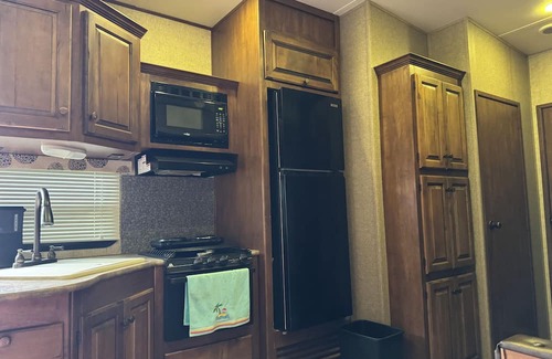 Port Lavaca House | Bunk House RV-bedroom RV in fantastic Port O'Connor TX with AC