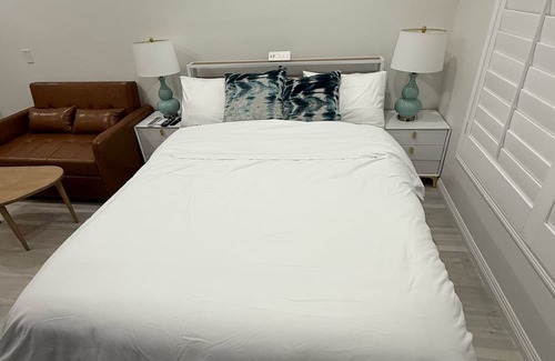 Santa Clarita Apartment | Guest Suite — Private Entrance