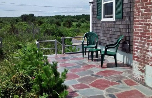 Sagamore Beach Cottage | Dog-friendly oceanfront 3-Bedroom Cottage with AC and Stunning Views