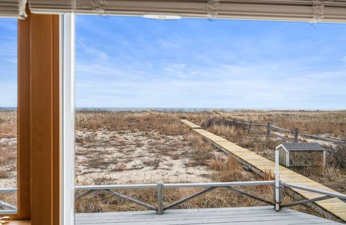 Sagamore Beach Cottage | Dog-friendly oceanfront 3-Bedroom Cottage with AC and Stunning Views