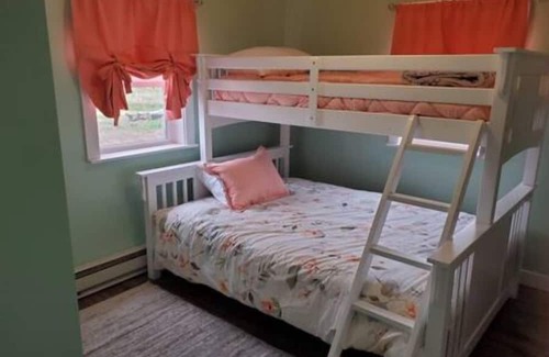 Arena House | Sugarland Suite - Cozy 1 BR on 10 acres on class 2 trout stream in Arena + WiFi