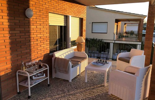 Castello de la Plana Villa | Homerez - Comfortable villa with pool in Castellón