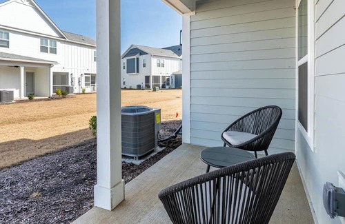 Wilmington Apartment | Barsala l 2BD with access to gym and saltwater pool