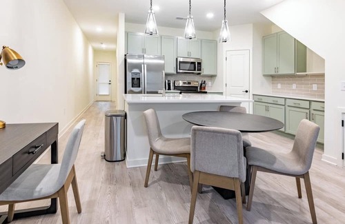 Wilmington Apartment | Barsala l Brand-new fully furnished 3BD with access to fast Wi-Fi and gym