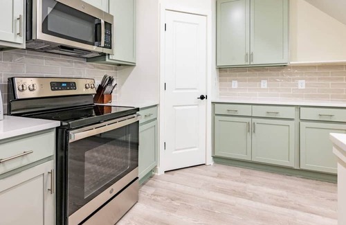 Wilmington Apartment | Barsala l Brand-new fully furnished 3BD with access to fast Wi-Fi and gym