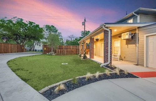 Denton Apartment | The Vanderbilt Mansion Apt 5 Near Downtown and TWU