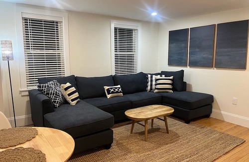 Off Broadway Condo | Charming 1-bedroom condo with WiFi, AC in Newport, Walk to Everything