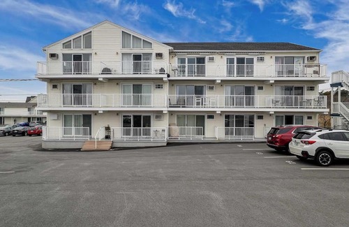Hampton Condo | Cozy 1-bedroom condo in wonderful Hampton with WiFi, AC