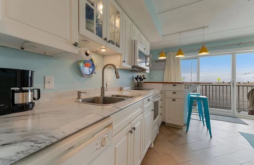 Hampton Condo | Cozy 1-bedroom condo in wonderful Hampton with WiFi, AC