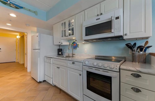 Hampton Condo | Cozy 1-bedroom condo in wonderful Hampton with WiFi, AC
