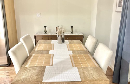 East Downtown Houston House | In the heart of Houston with skyline view rooftop!