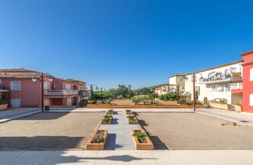Tourrettes Apartment | Air-conditioned apartment with swimming pool in a tourist residence in Callian