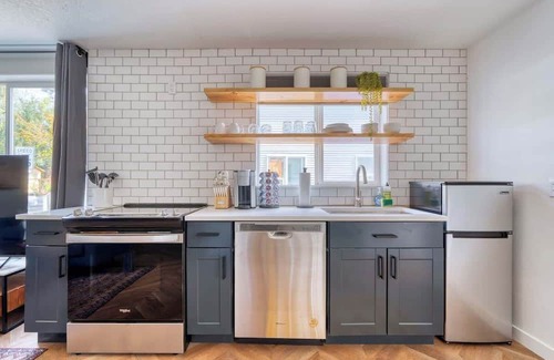 Woodstock Apartment | The Perfect Flat ~ Vintage Shops & Reed College