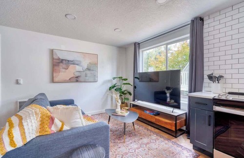 Woodstock Apartment | The Perfect Flat ~ Vintage Shops & Reed College