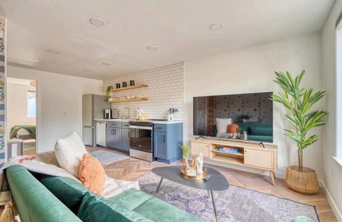 Woodstock Apartment | The Woodstock Inn ~ Reed College & Vintage Shops
