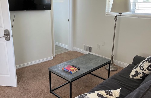 Riverside House | Spacious 5-Master suite house in UC Riverside with individual AC, WiFi. Enjoy!
