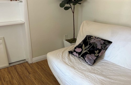 Riverside House | Spacious 5-Master suite house in UC Riverside with individual AC, WiFi. Enjoy!