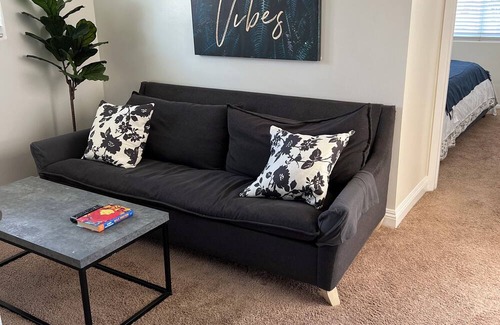 Riverside House | Spacious 5-Master suite house in UC Riverside with individual AC, WiFi. Enjoy!