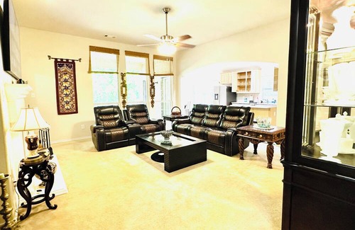 Mansfield House | Modern Comfort in the Heart of DFW - 3BR Home in Mansfield