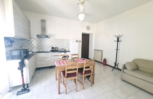 Gorla Apartment | Quiet apartment 30 meters from the Red Metro, in a well-serviced area