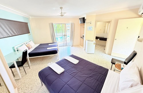 Emu Park Resort | Emu Park Beach Resort, Studio room for 4 guest.