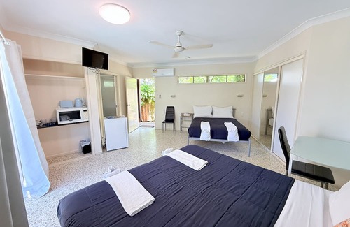 Emu Park Resort | Emu Park Beach Resort, Studio room for 4 guest.