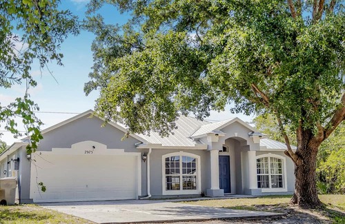Vero Lake Estates House | Modern 4BR Home Open Concept, Private Gym, Near Beaches