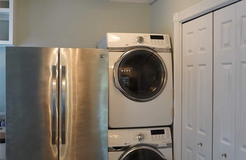 Plymouth House | Charming 2-bedroom house in Beautiful Downtown Plymouth - Wifi, washer/dryer