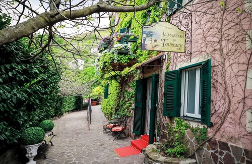 Bargagli House | Charming country house with WiFi, heated pool, artwork, barbecue in the garden.