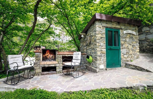 Bargagli House | Charming country house with WiFi, heated pool, artwork, barbecue in the garden.