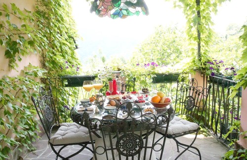 Bargagli House | Charming country house with WiFi, heated pool, artwork, barbecue in the garden.