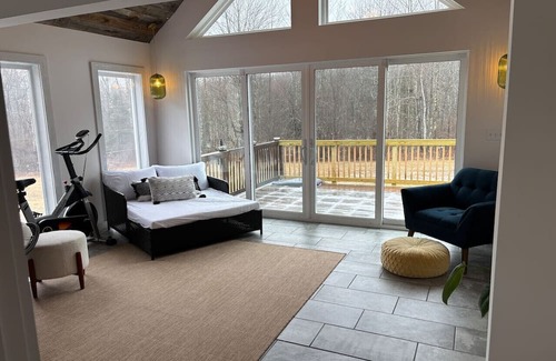 Belfast House | Timber Tide Retreat Just 15 Minutes to Belfast