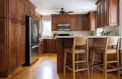 Yachting Village House | Downtown Harbor View