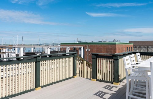 Yachting Village House | Downtown Harbor View