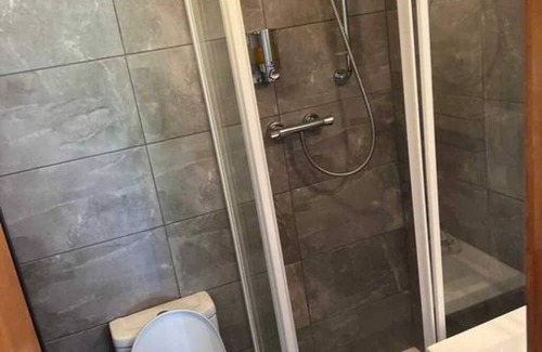 Margam Apartment | Parking, En-Suite Double Room, Kitchen