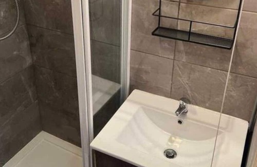 Margam Apartment | Parking, En-Suite Double Room, Kitchen