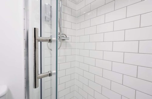 Margam Apartment | Parking, En-Suite Double Room, Kitchen