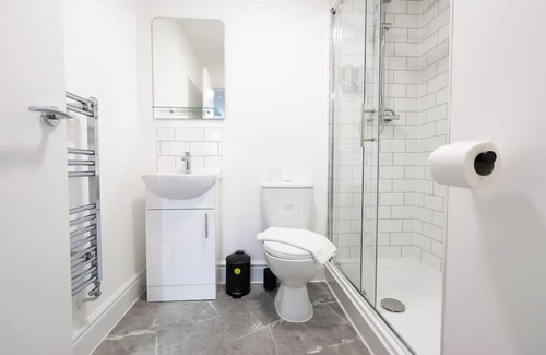Margam Apartment | Parking, En-Suite Double Room, Kitchen