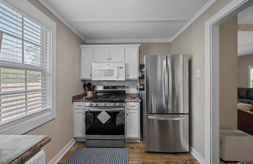 Mobile Cottage | Precious 1-bedroom Cottage in Midtown Mobile Recently renovated with fenced yard