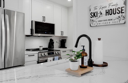Bethel Condo | Cozy condo in charming Bethel
