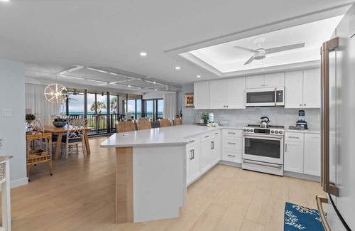 Sanibel Condo | Corner Condo with 180° Gulf Views + Beach Access | Sundial R-206