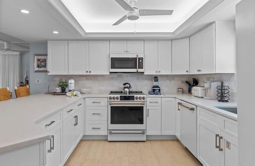 Sanibel Condo | Corner Condo with 180° Gulf Views + Beach Access | Sundial R-206