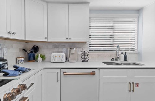 Sanibel Condo | Corner Condo with 180° Gulf Views + Beach Access | Sundial R-206