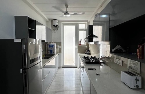 Zirakpur Apartment | Spacious 3-bedroom apartment with AC, WiFi in wonderful Zirakpur