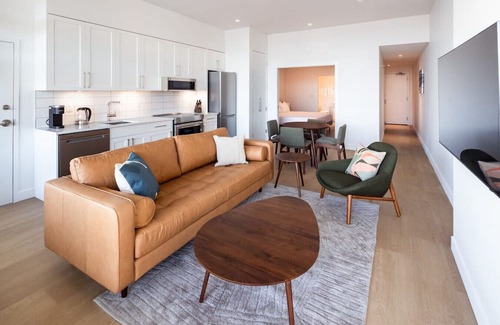 Regional District of Nanaimo Apartment | Suite 103 – One-Bedroom Oceanview King Suite