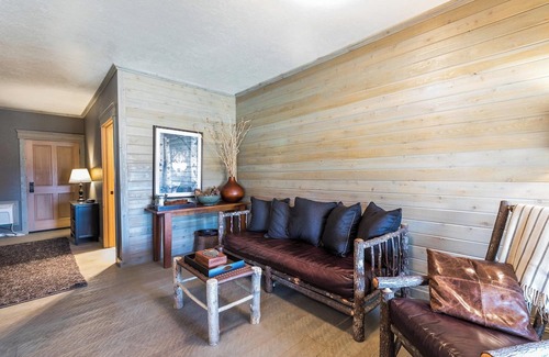 Almo Cabin | Cabin 8 at the Charming Rustic Almo Inn near City of Rocks and Castle Rock Park