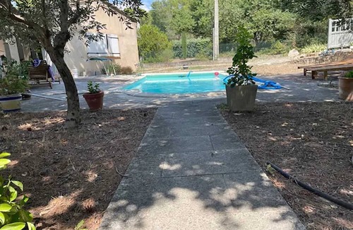Velleron House | Homerez - House in Velleron with garden and pool