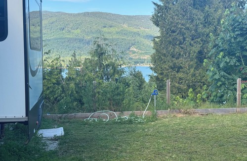 Sechelt House | 5 minute to the golf cours and lighthouse Pub. Downtown
