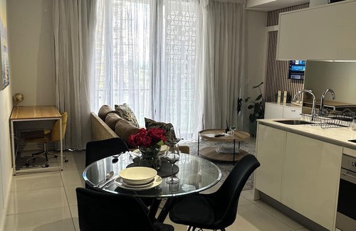 Greater Johannesburg Metropolitan Area Apartment | Luna Lux Apartment Elegant City Escape in Waterfall Smart City Walk to MOA